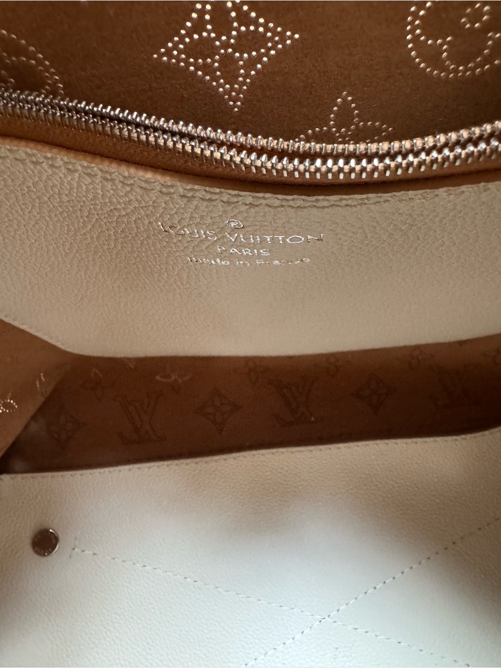 Louis Vuitton Carmel Mahina White/Cognac - Picture 4 of 5